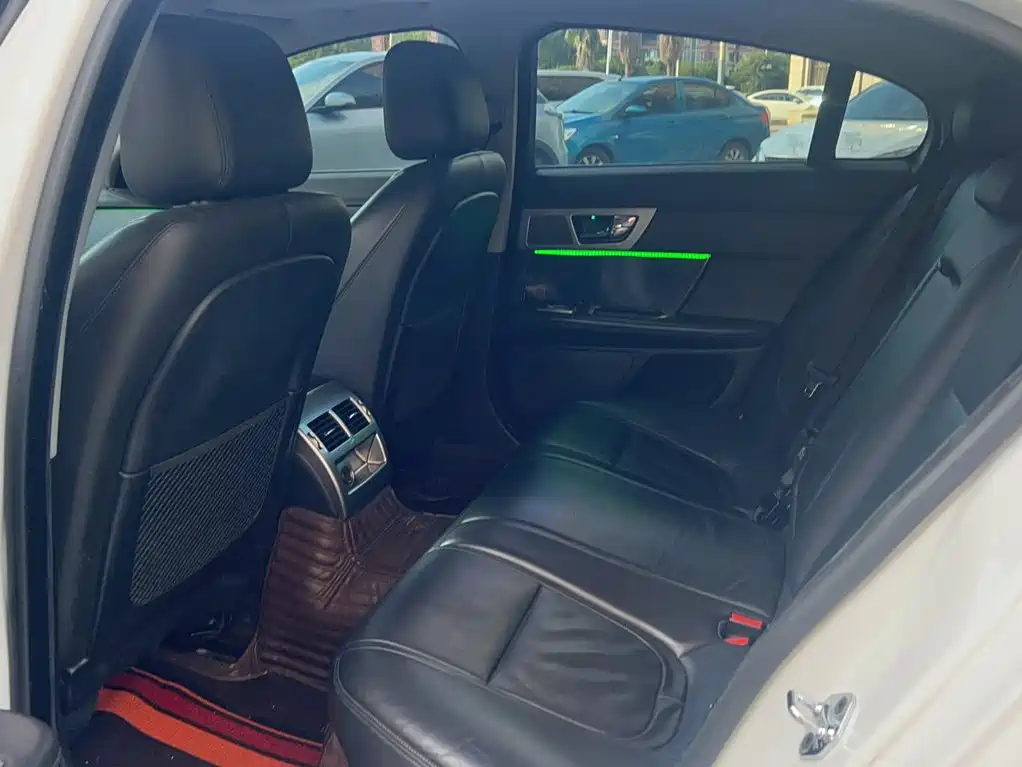 Jaguar XF — миниатюра 6