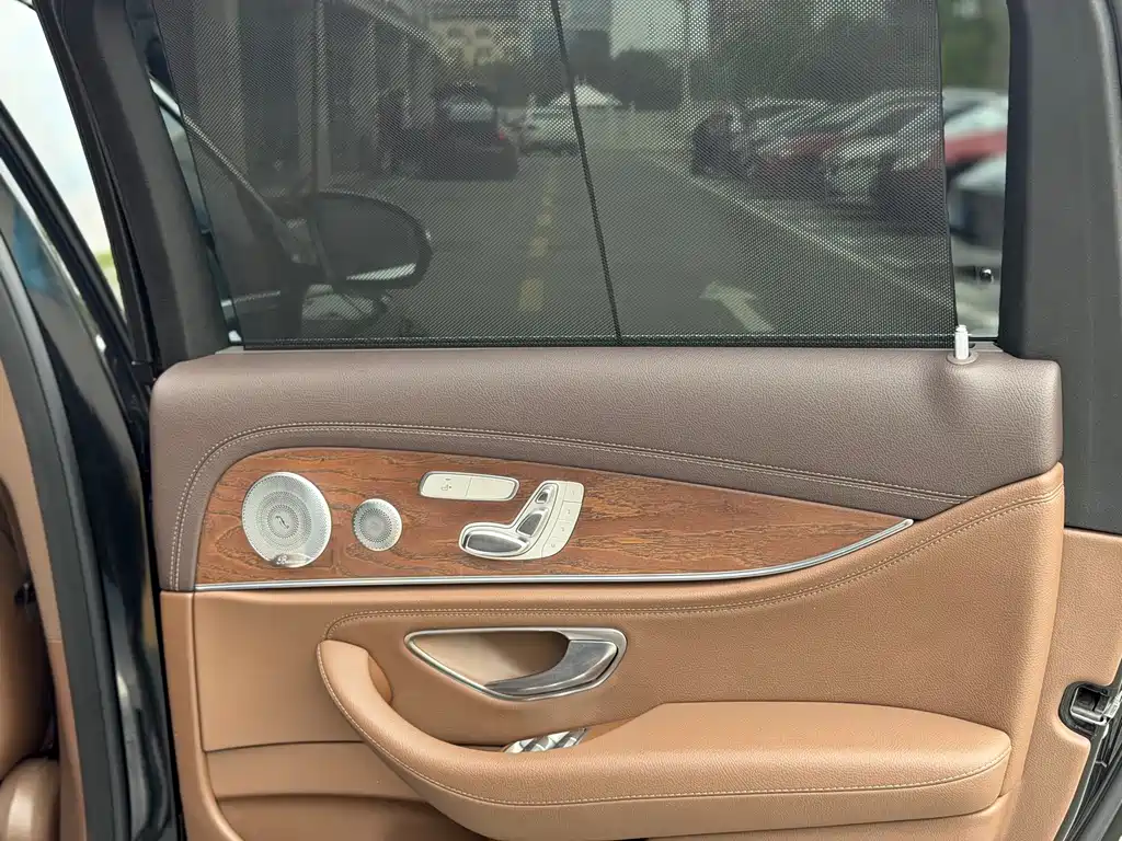 Mercedes-Benz E-Class — миниатюра 10