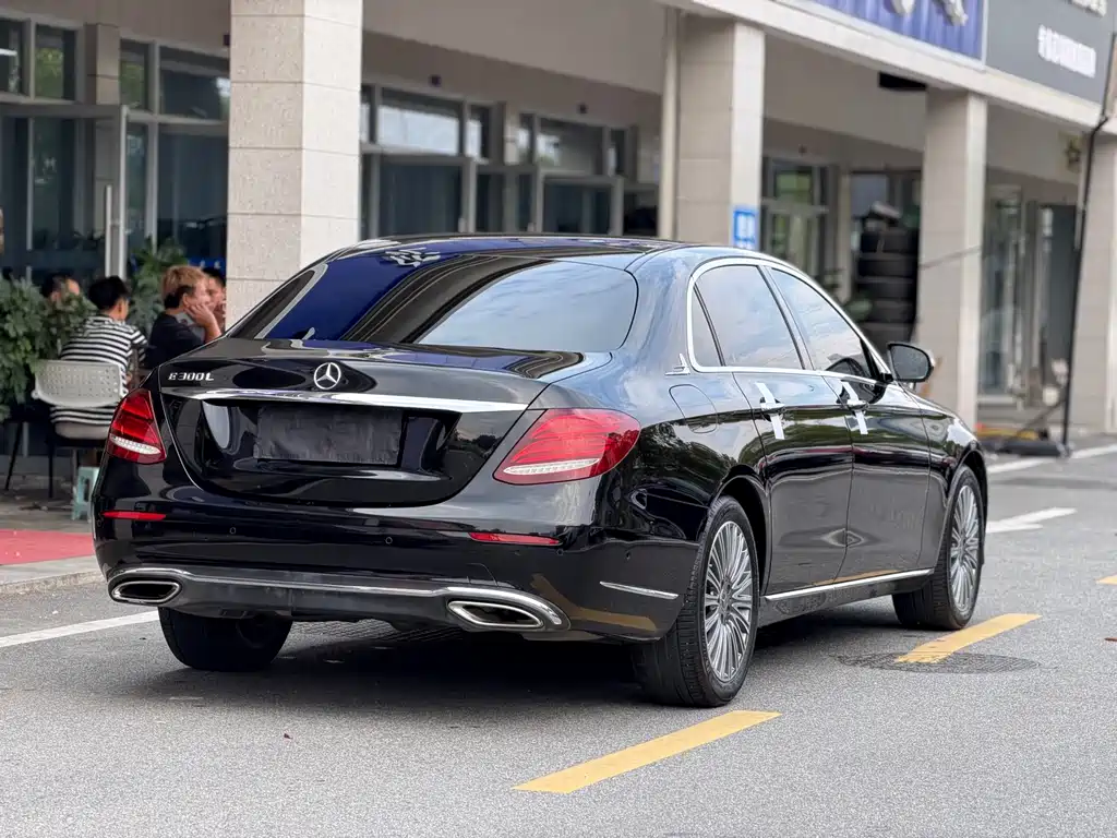 Mercedes-Benz E-Class — миниатюра 14