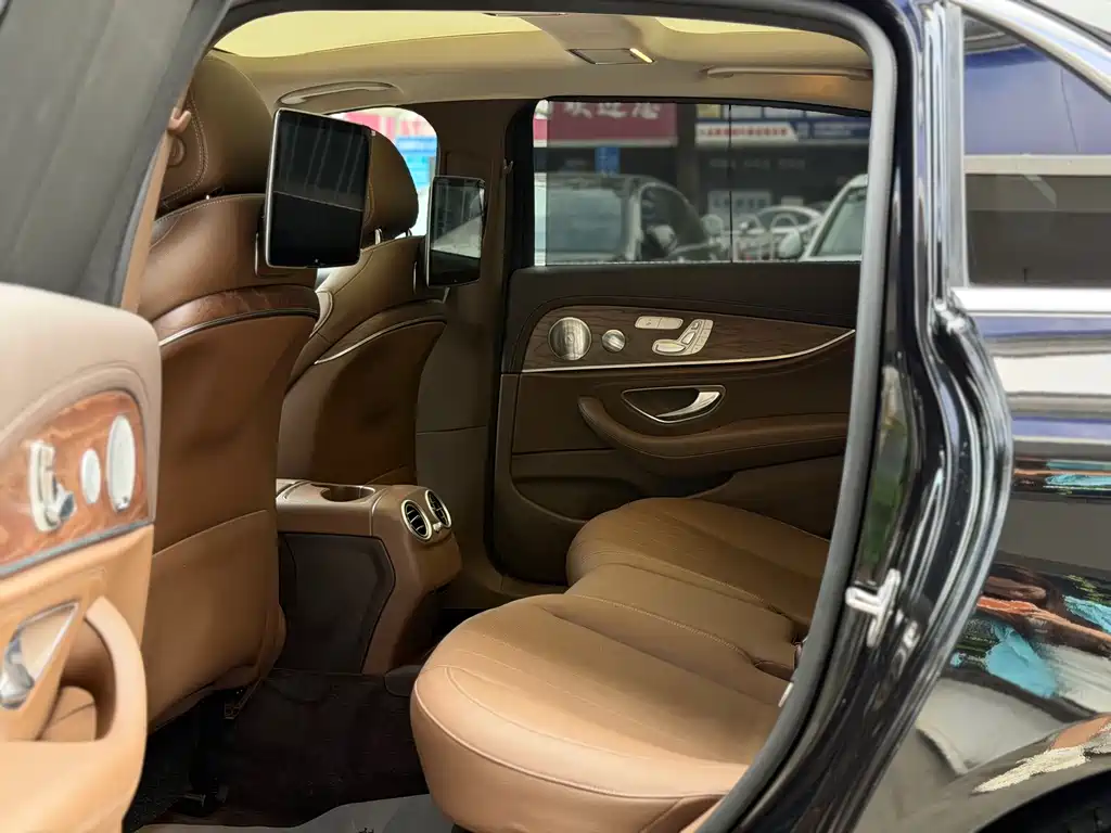 Mercedes-Benz E-Class — миниатюра 8
