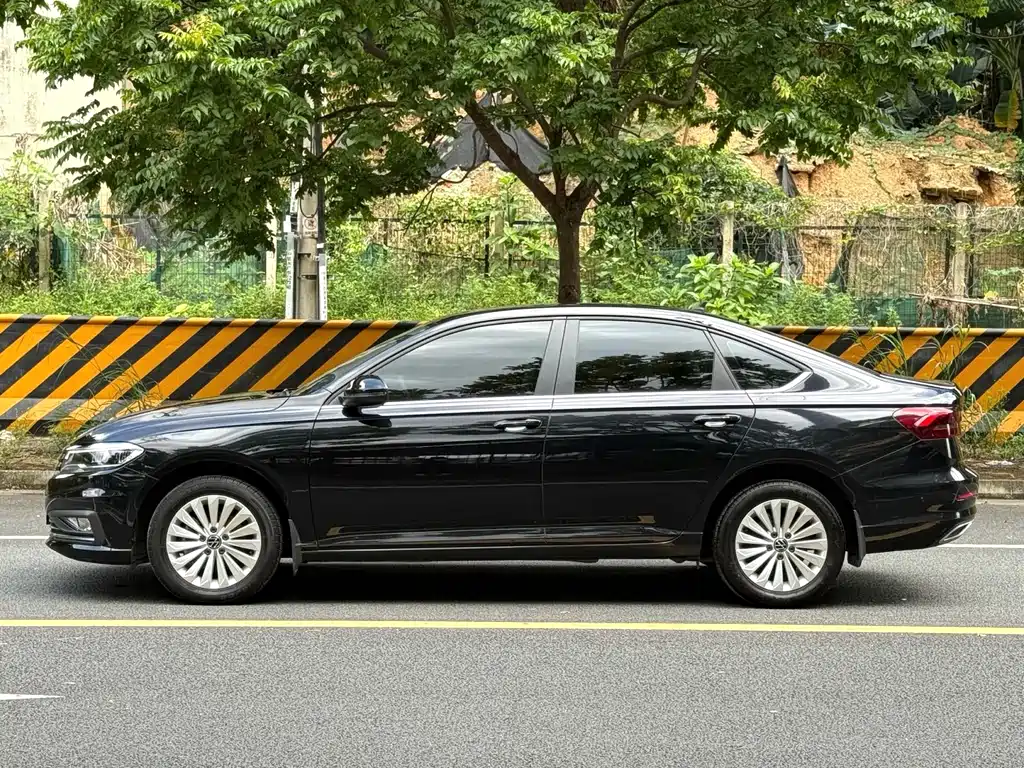 Volkswagen Lavida — миниатюра 2