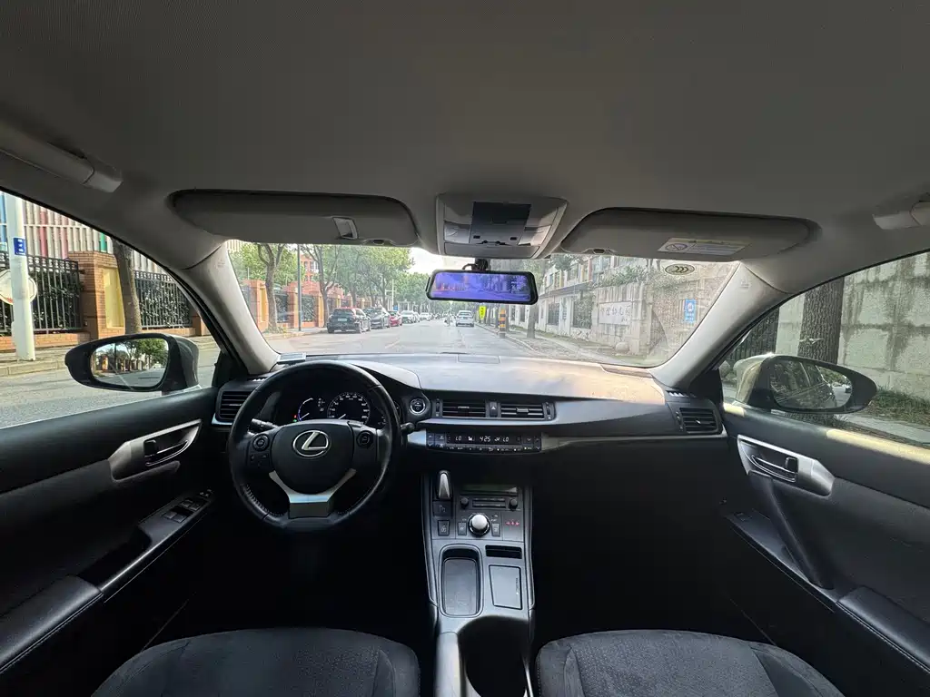 Lexus CT — миниатюра 8