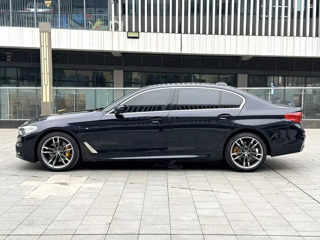 BMW 5 Series — миниатюра 4