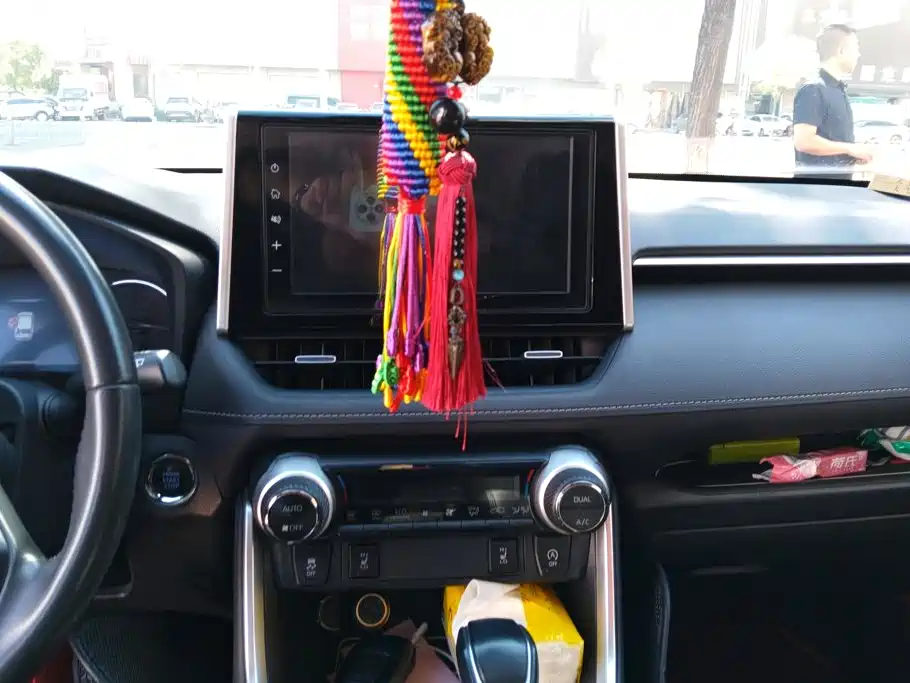 Toyota RAV4 — миниатюра 13