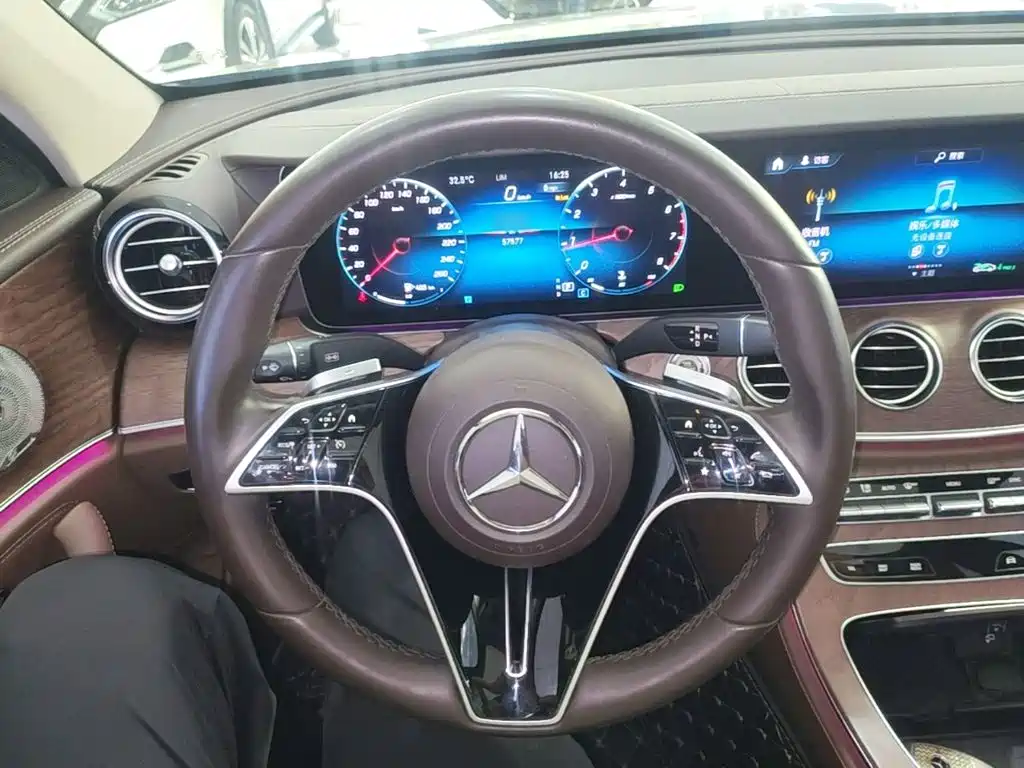 Mercedes-Benz E-Class — миниатюра 11