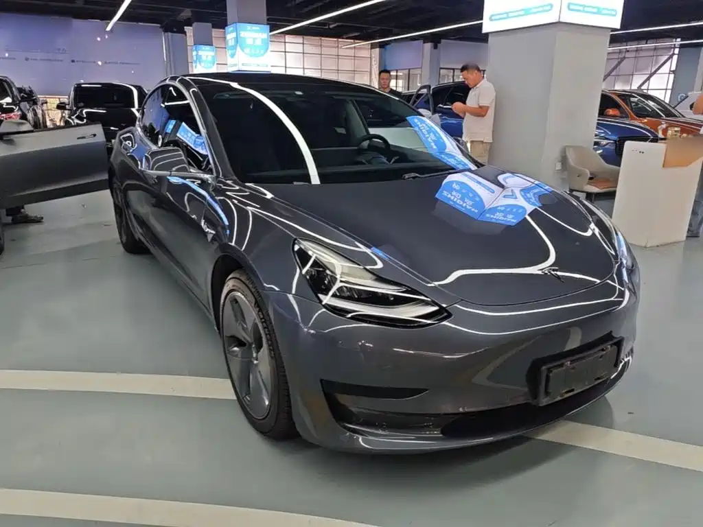 Tesla Model 3 — миниатюра 4