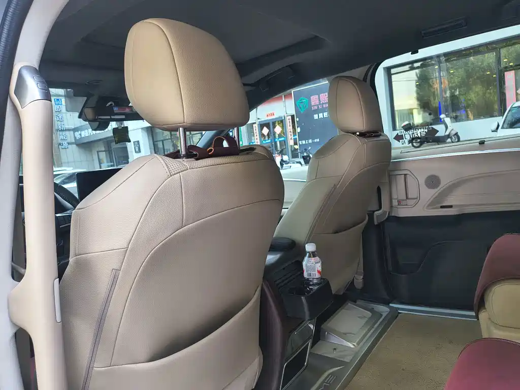 Toyota Granvia — миниатюра 15