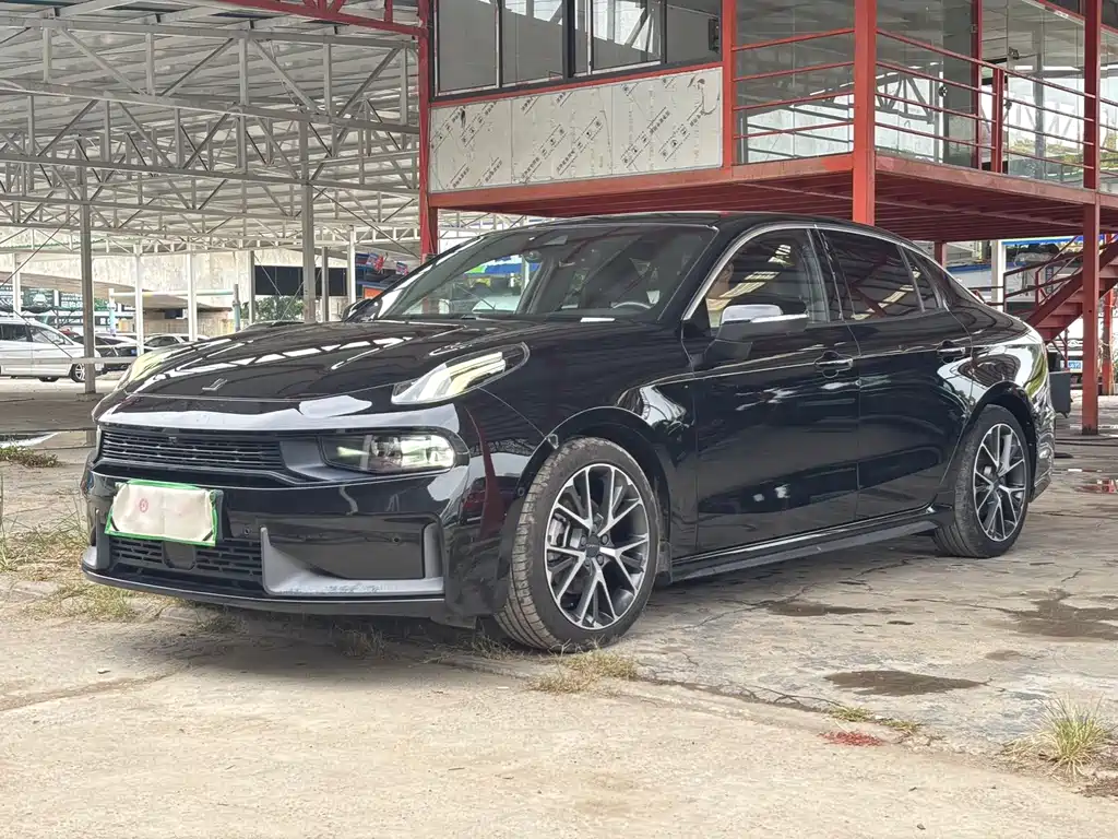 Lynk & Co 03