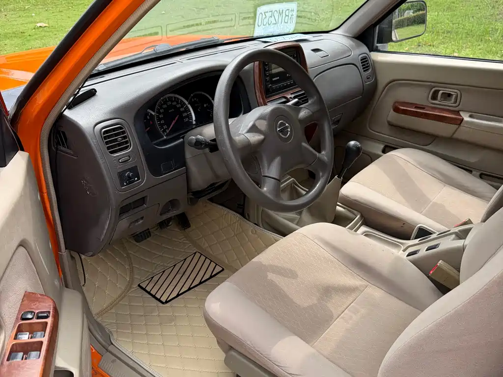 Nissan ZN 2013 2.4L Luxury 5 мест