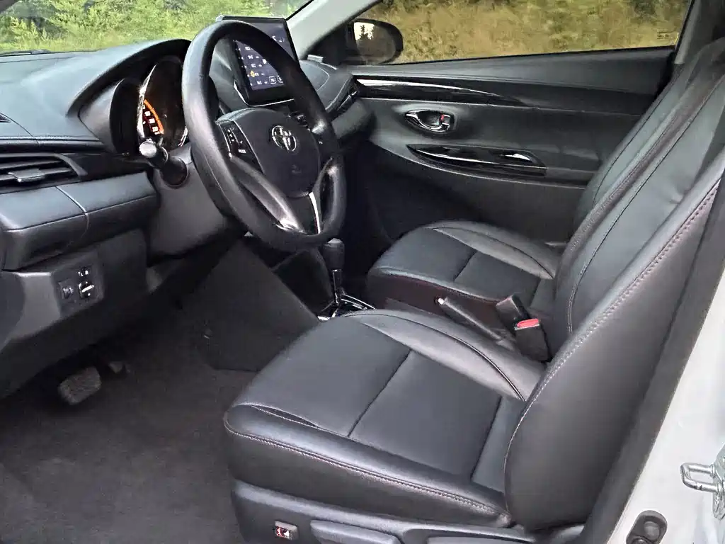 Toyota Yaris L — миниатюра 5