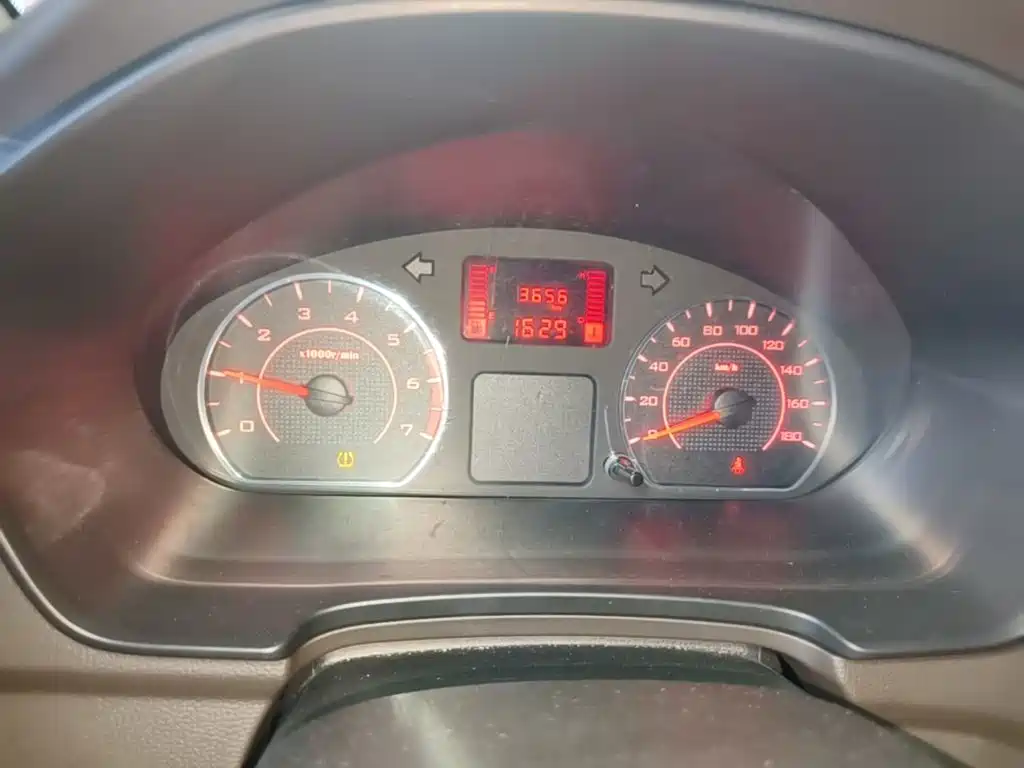 Wuling Hongguang V — миниатюра 12