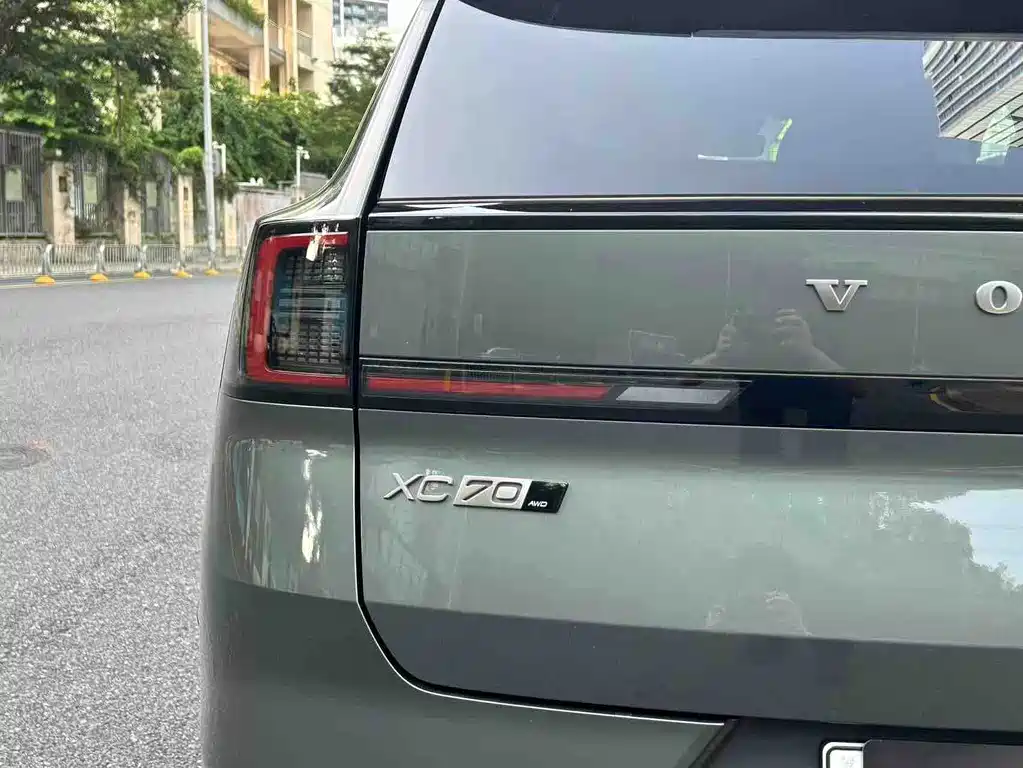 Volvo XC70 PHEV — миниатюра 9