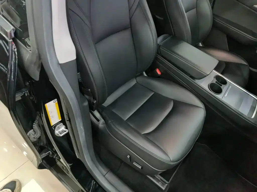 Tesla Model Y — миниатюра 25