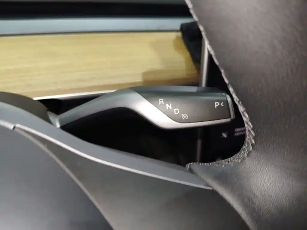 Tesla Model Y — миниатюра 14