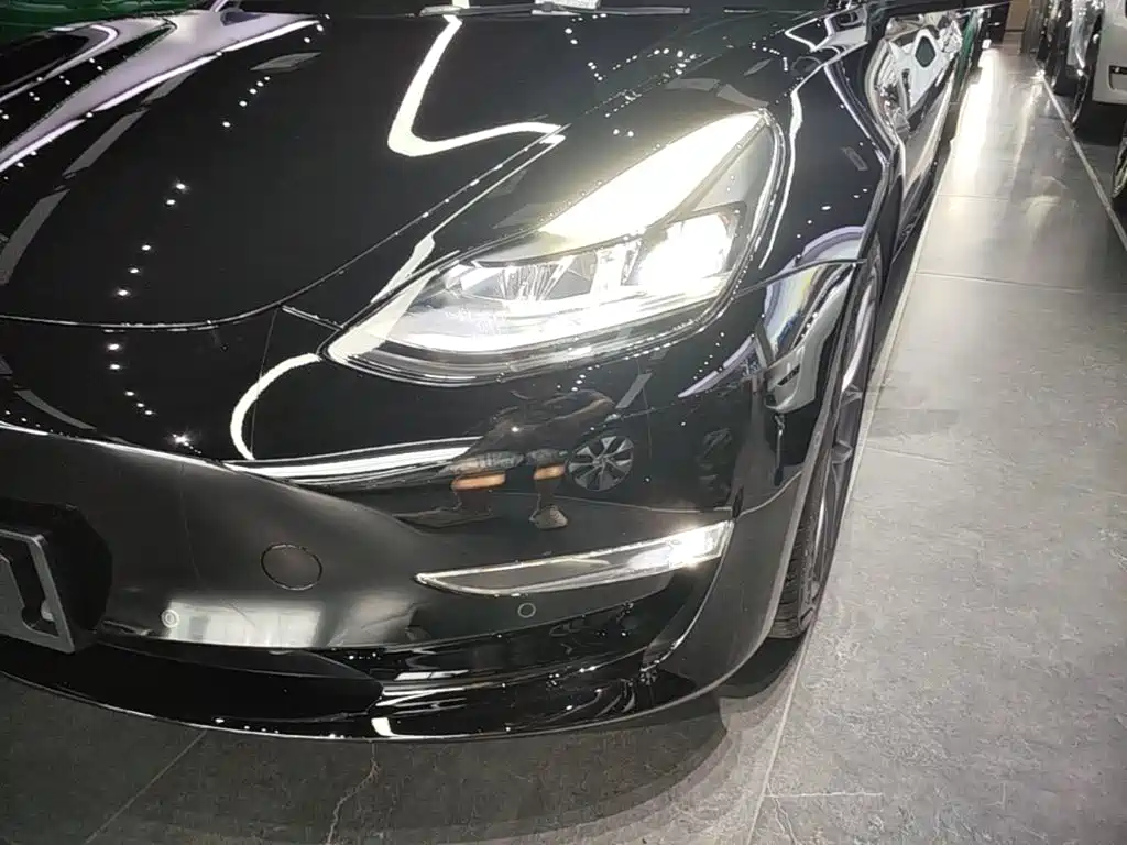 Tesla Model 3 — миниатюра 24