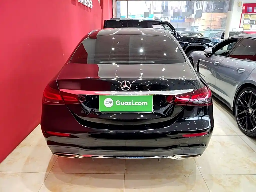 Mercedes-Benz E-Class — миниатюра 6