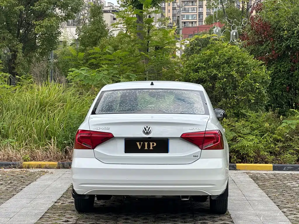 Volkswagen Jetta — миниатюра 5