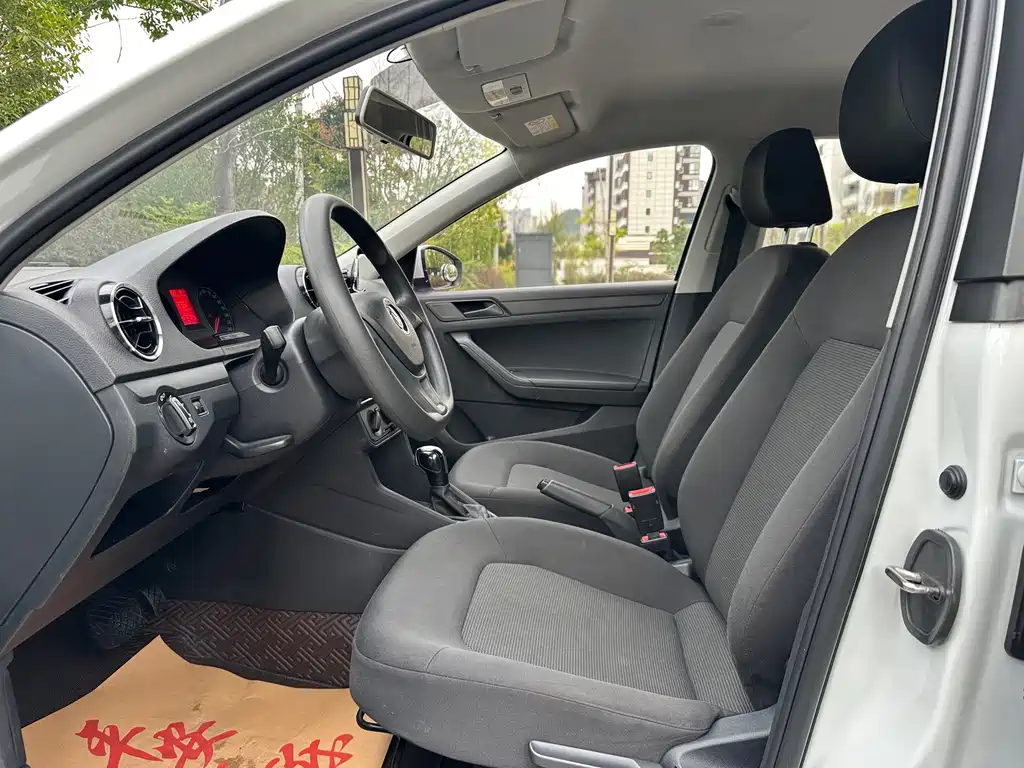 Volkswagen Jetta — миниатюра 8