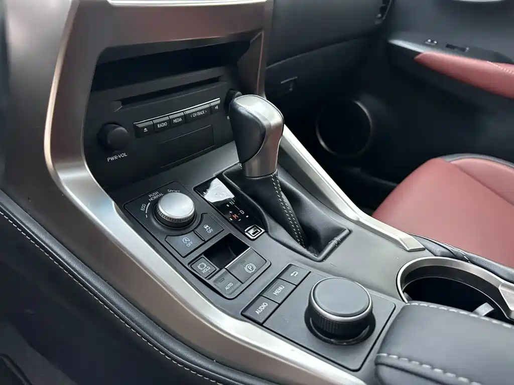 Lexus NX — миниатюра 15