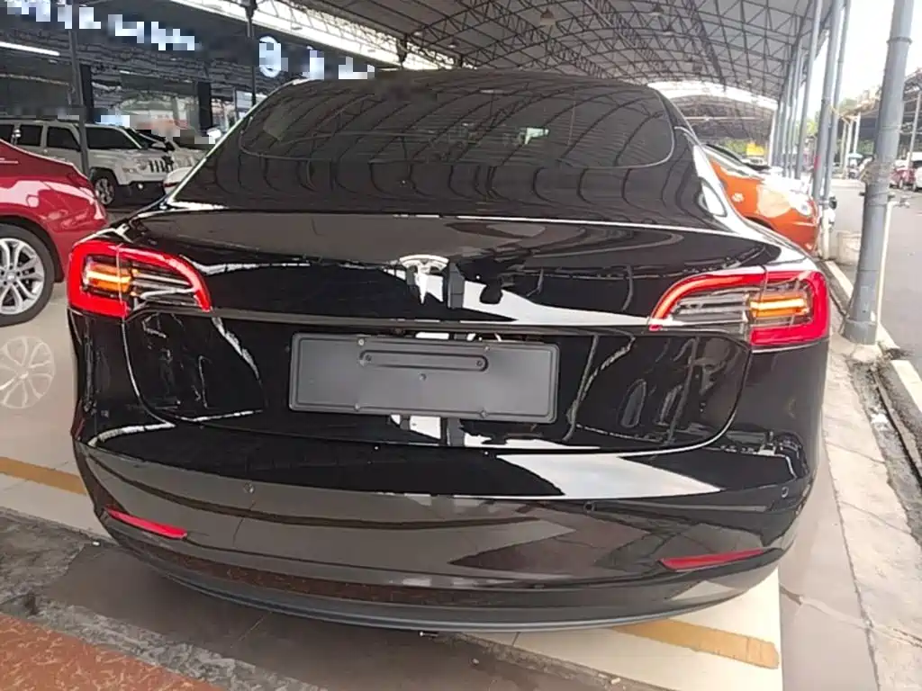 Tesla Model 3 — миниатюра 6