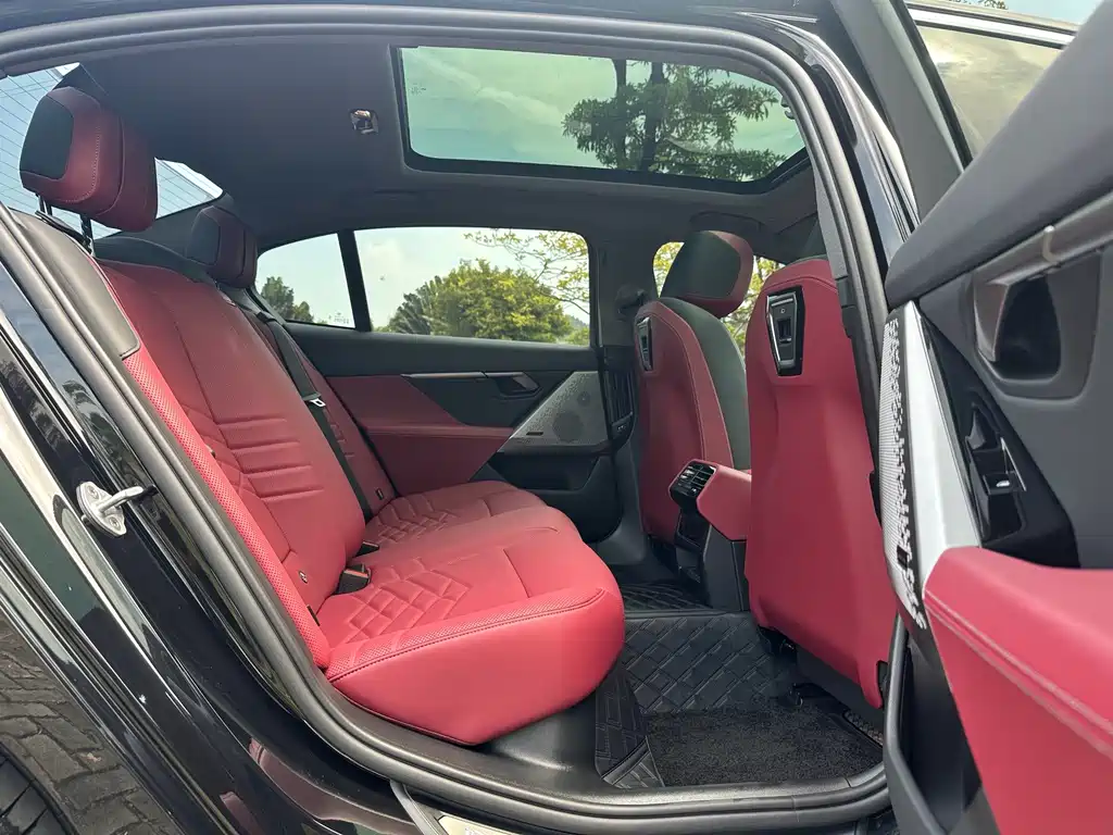 BMW 5 Series — миниатюра 15