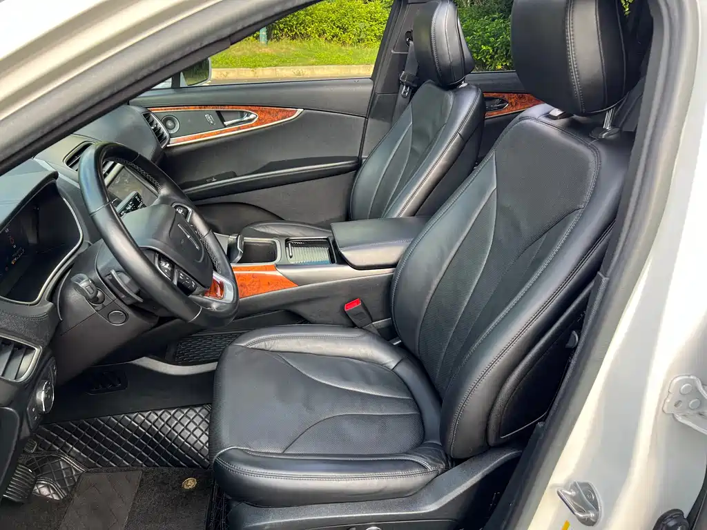 Lincoln Nautilus (Import) — миниатюра 5