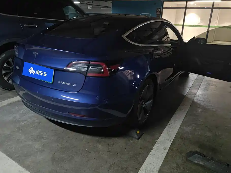 Tesla Model 3 — миниатюра 3
