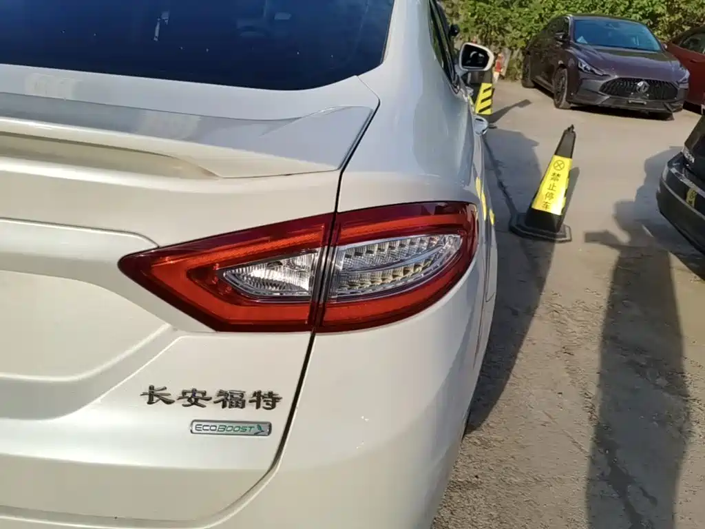 Ford Mondeo — миниатюра 8