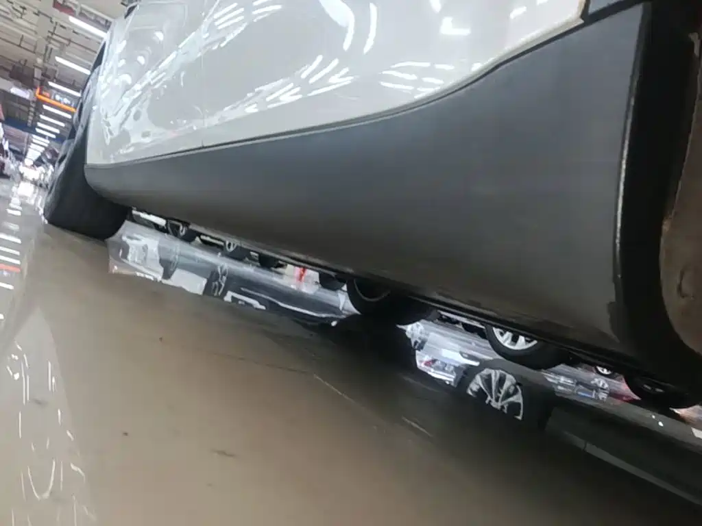 Tesla Model Y — миниатюра 22