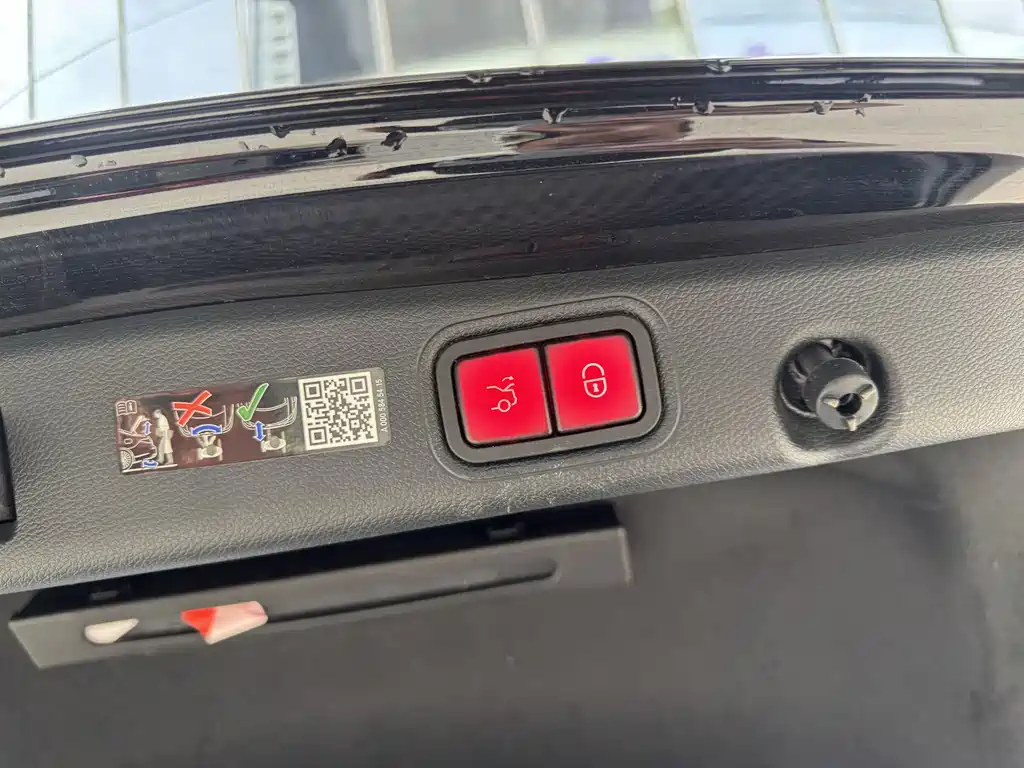 Mercedes-Benz E-Class — миниатюра 44