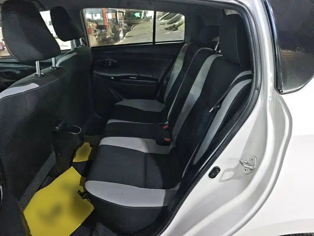 Toyota Yaris L — миниатюра 17