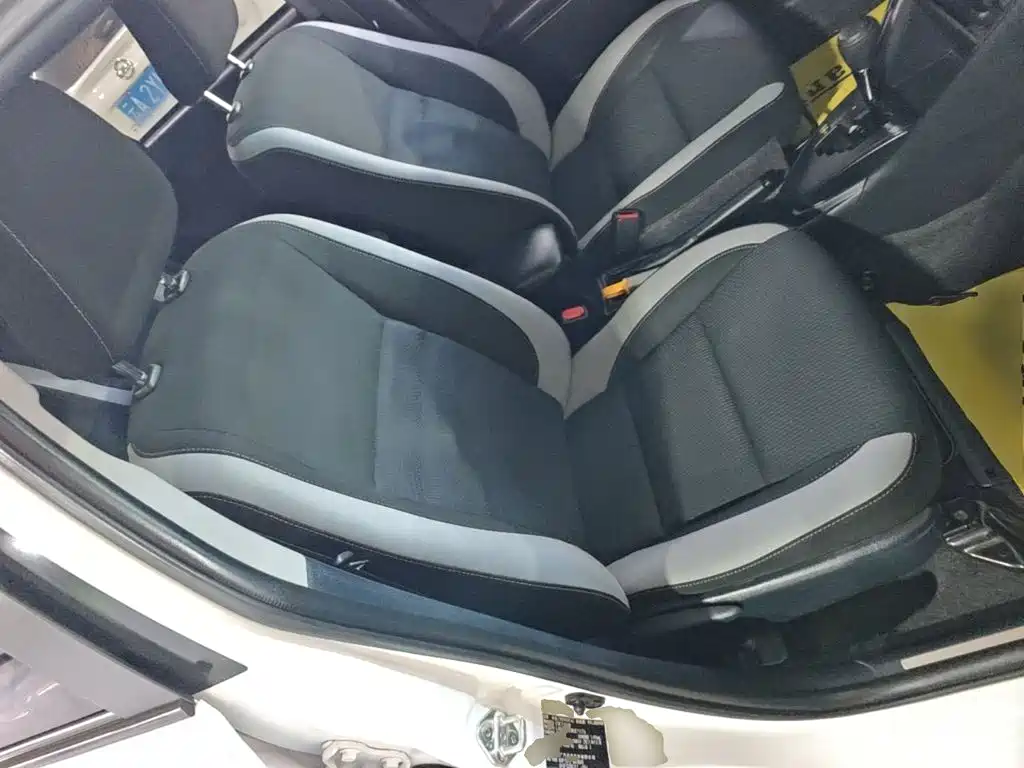 Toyota Yaris L — миниатюра 25