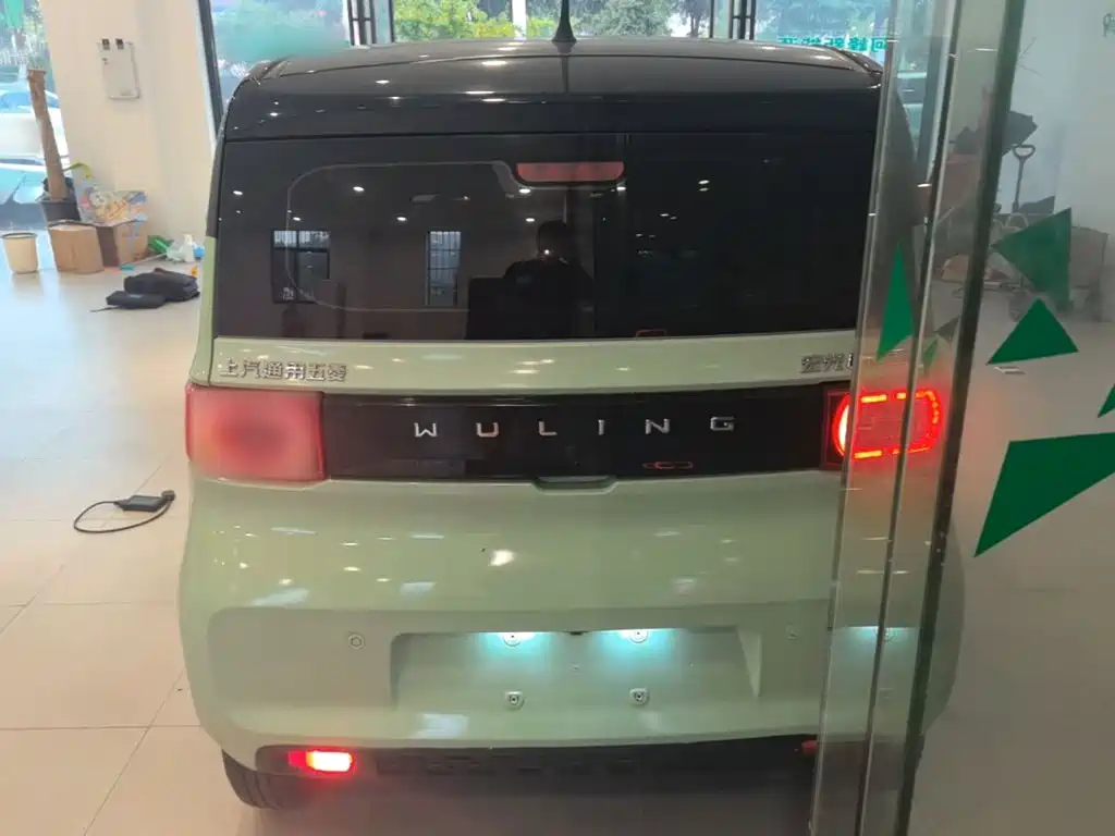 Wuling MINIEV — миниатюра 6