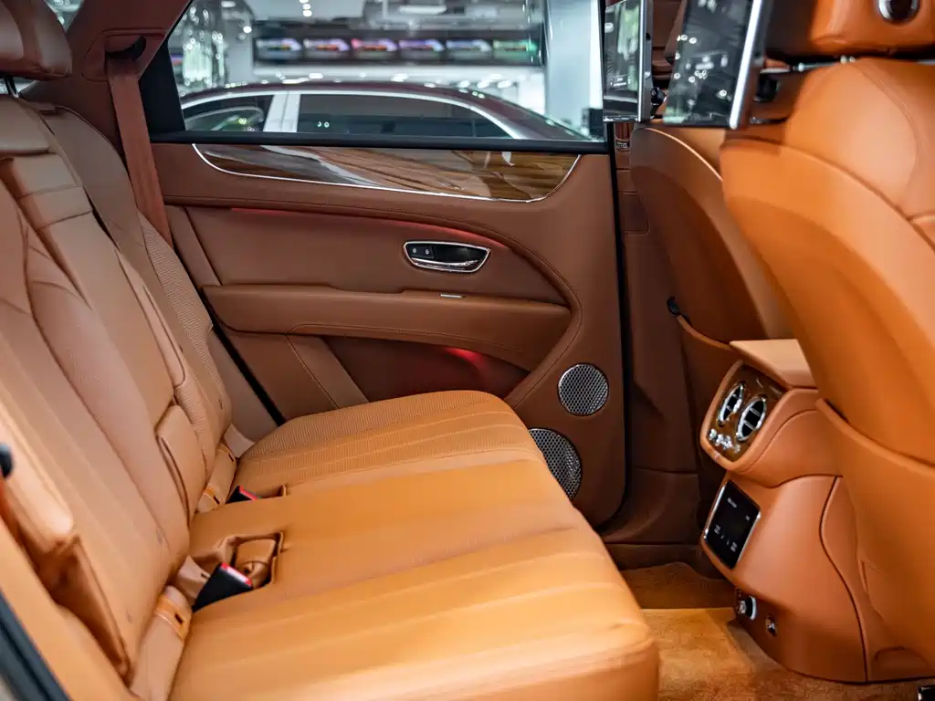 Bentley Bentayga — миниатюра 16