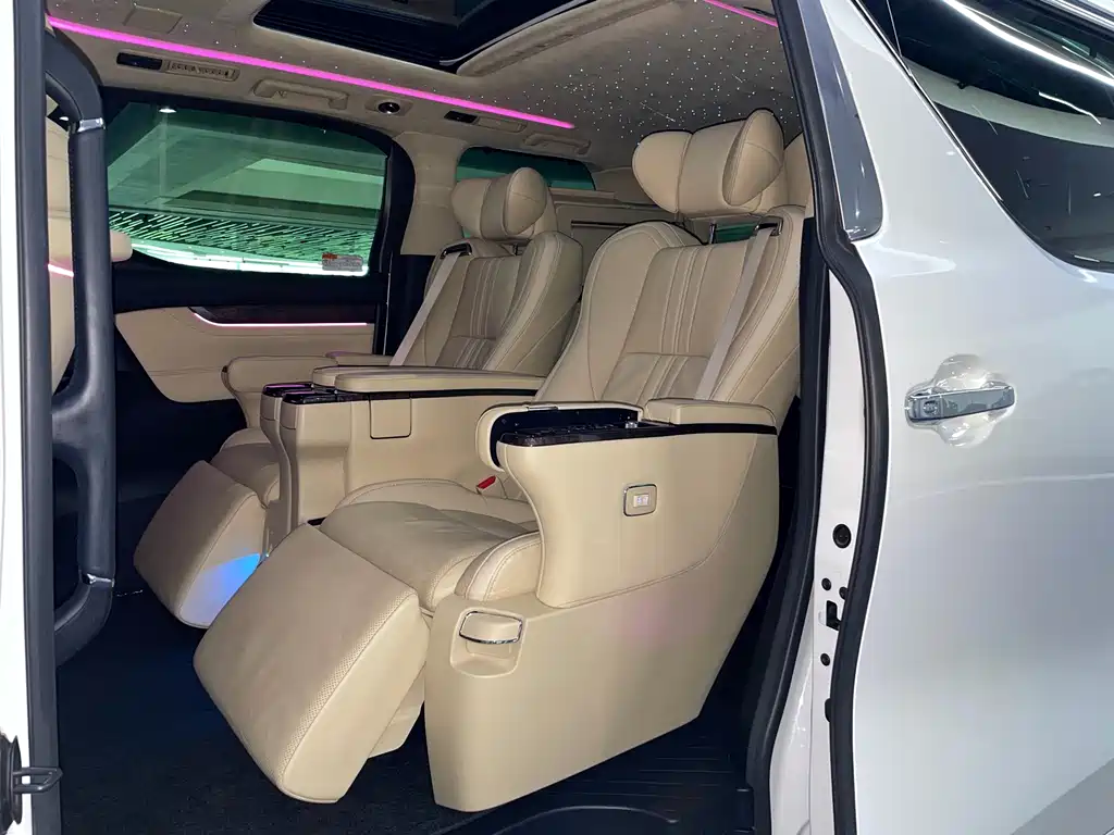 Toyota Alphard — миниатюра 14