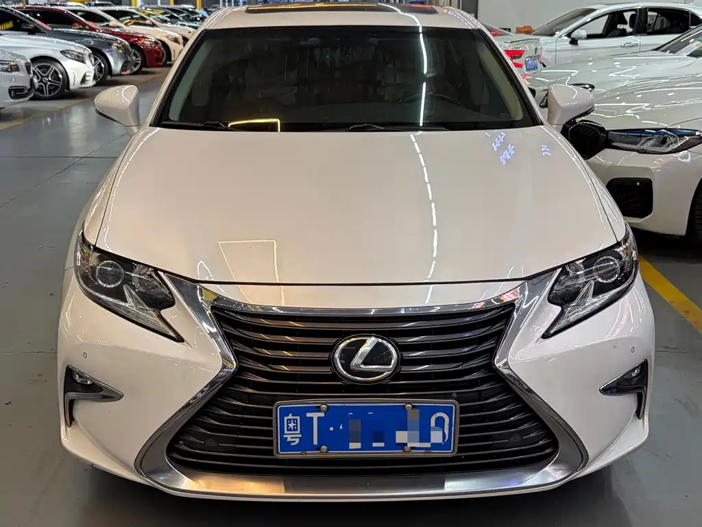 Lexus ES — миниатюра 2