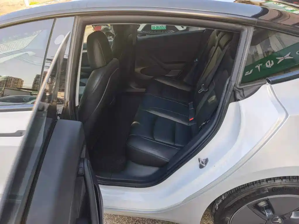 Tesla Model 3 — миниатюра 8