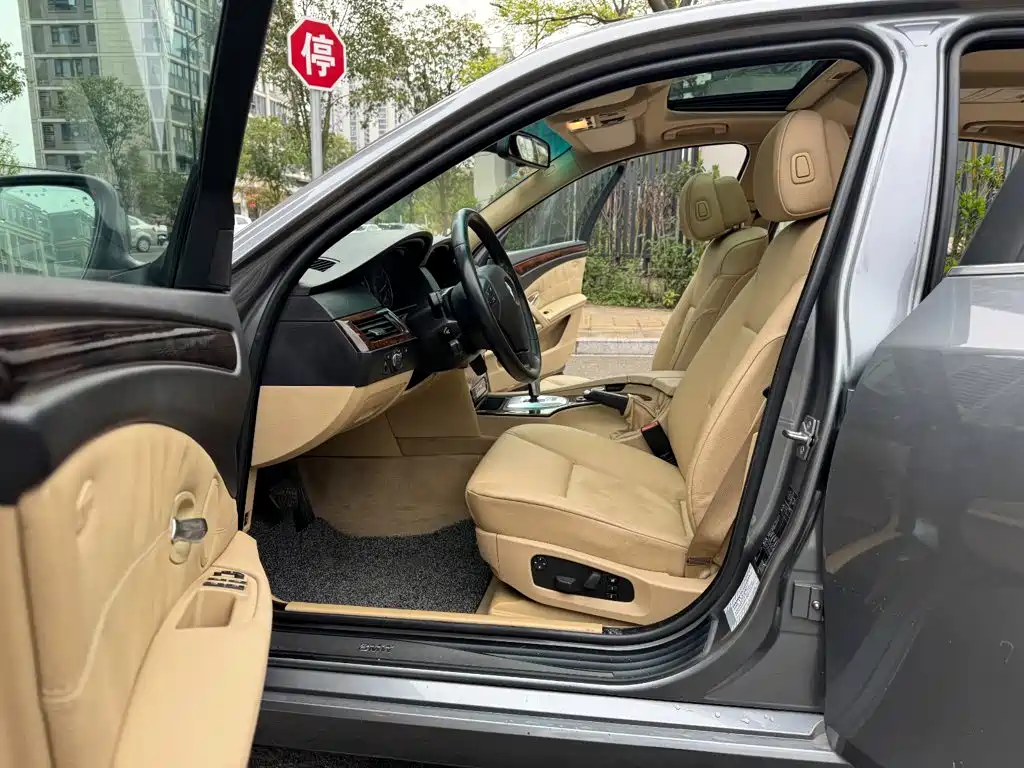 BMW 5 Series — миниатюра 10