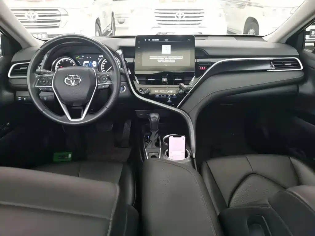 Toyota Camry — миниатюра 10