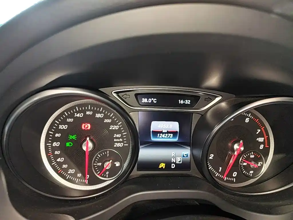 Mercedes-Benz GLA — миниатюра 12