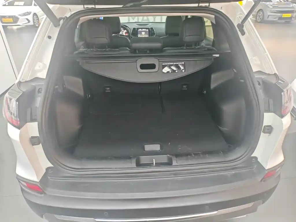 Jeep Cherokee — миниатюра 19