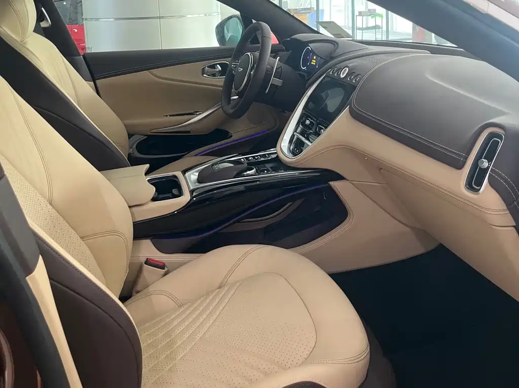 Aston Martin DBX 2024 4.0T V8