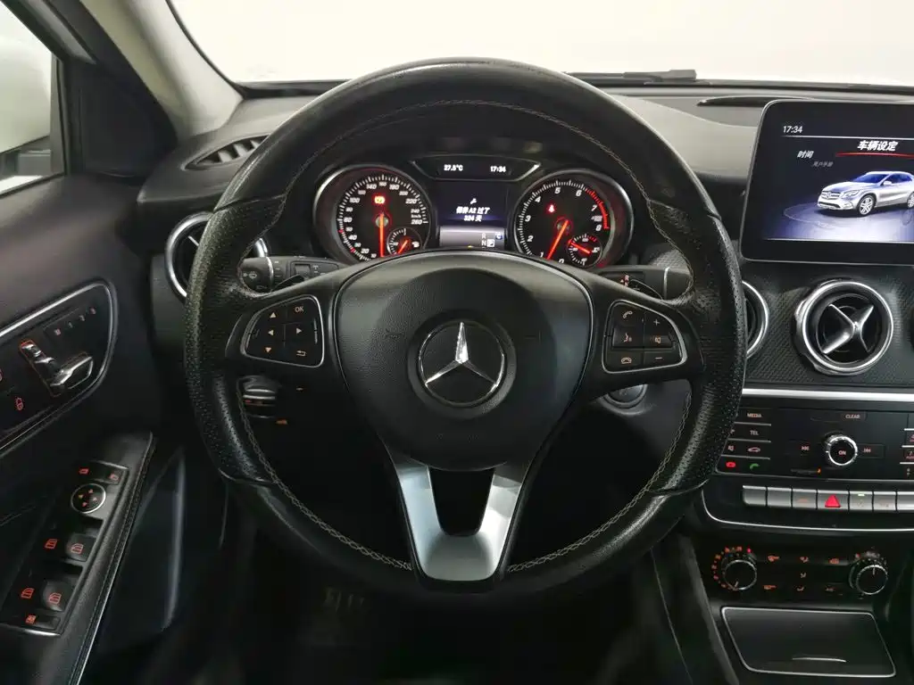 Mercedes-Benz GLA — миниатюра 11