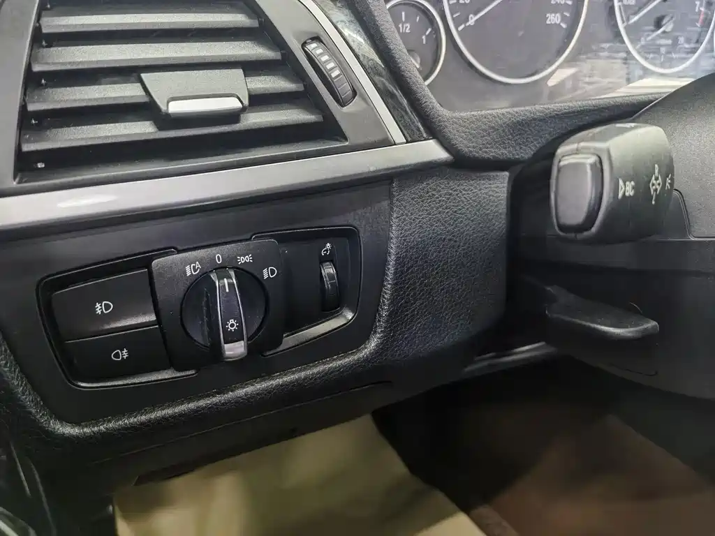 BMW 3 Series — миниатюра 11