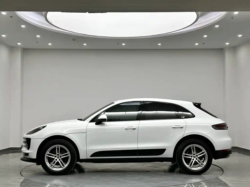 Porsche Macan — миниатюра 3