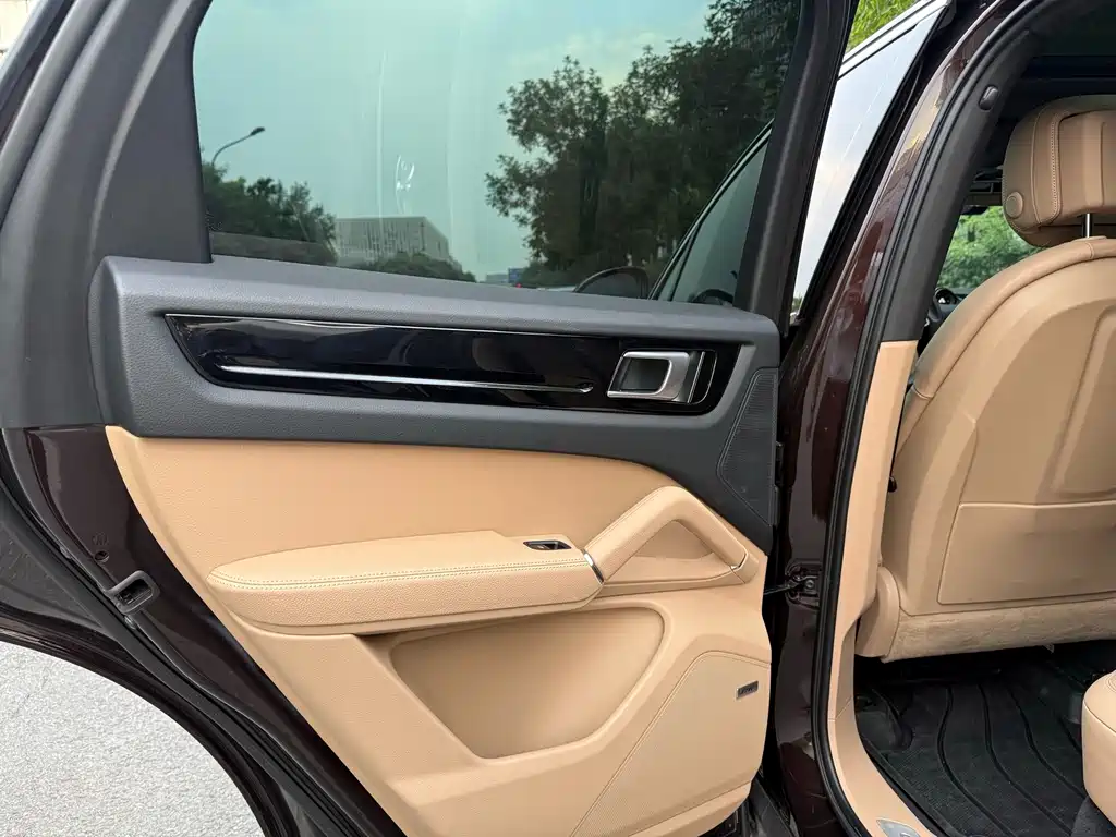 Porsche Cayenne — миниатюра 17