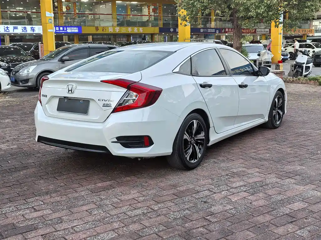 Honda Civic — миниатюра 6