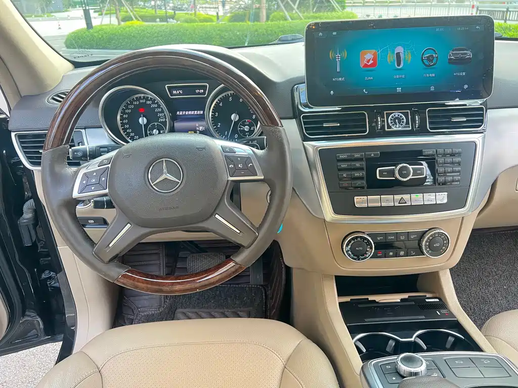 Mercedes-Benz M-Class — миниатюра 20