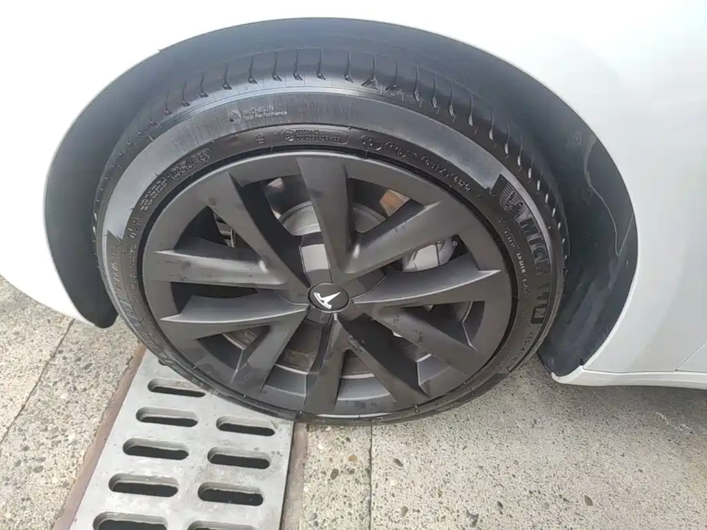 Tesla Model 3 — миниатюра 23