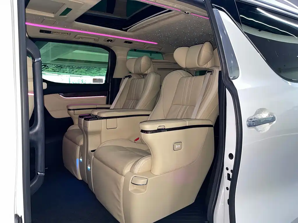 Toyota Alphard — миниатюра 13
